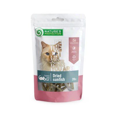 Лакомство для котов сушеные солнечные окуни Nature's Protection snacks for cats dried sunfish 20г SNK46117 фото